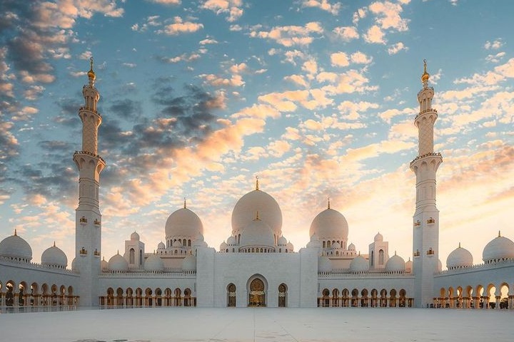 Grand Shaikh Zayed Mosque Guided Tour